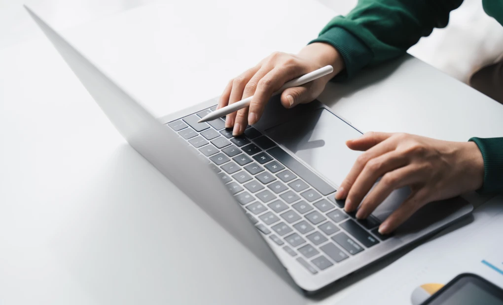 man typing on laptop